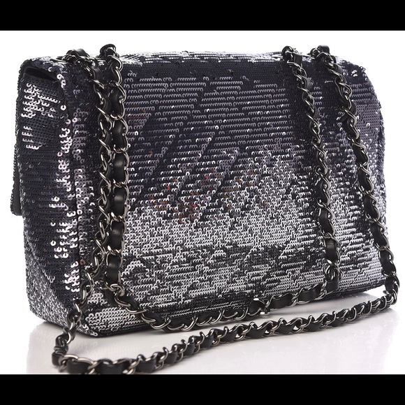 Authentic Chanel sequin flap bag - Picture 5 of 11